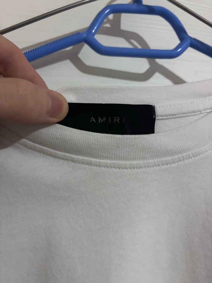 AMIRI Pembe Logo Beyaz Tişört — görsel 2/6