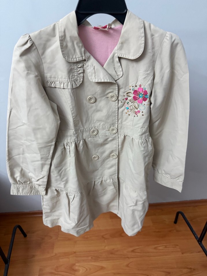 Düğmeli Nakışlı Bej Kız Çocuk Ceketi - Görsel 3