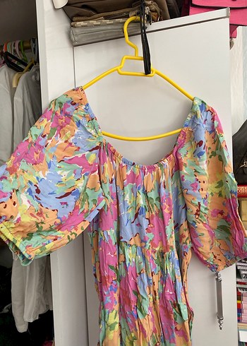 Çiçekli kısa elbise - Görsel 2