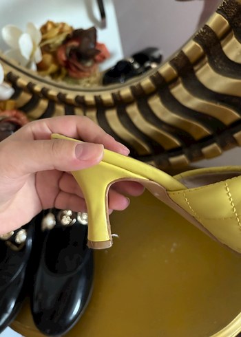 Sarı Topuklu Kadın Terlik - Görsel 3