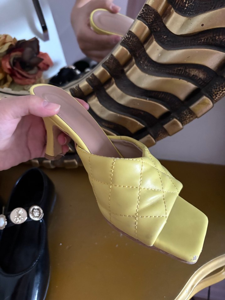 Sarı Topuklu Kadın Terlik - Görsel 2