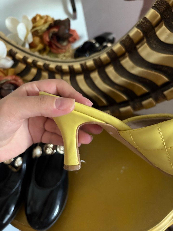 Sarı Topuklu Kadın Terlik - Görsel 3