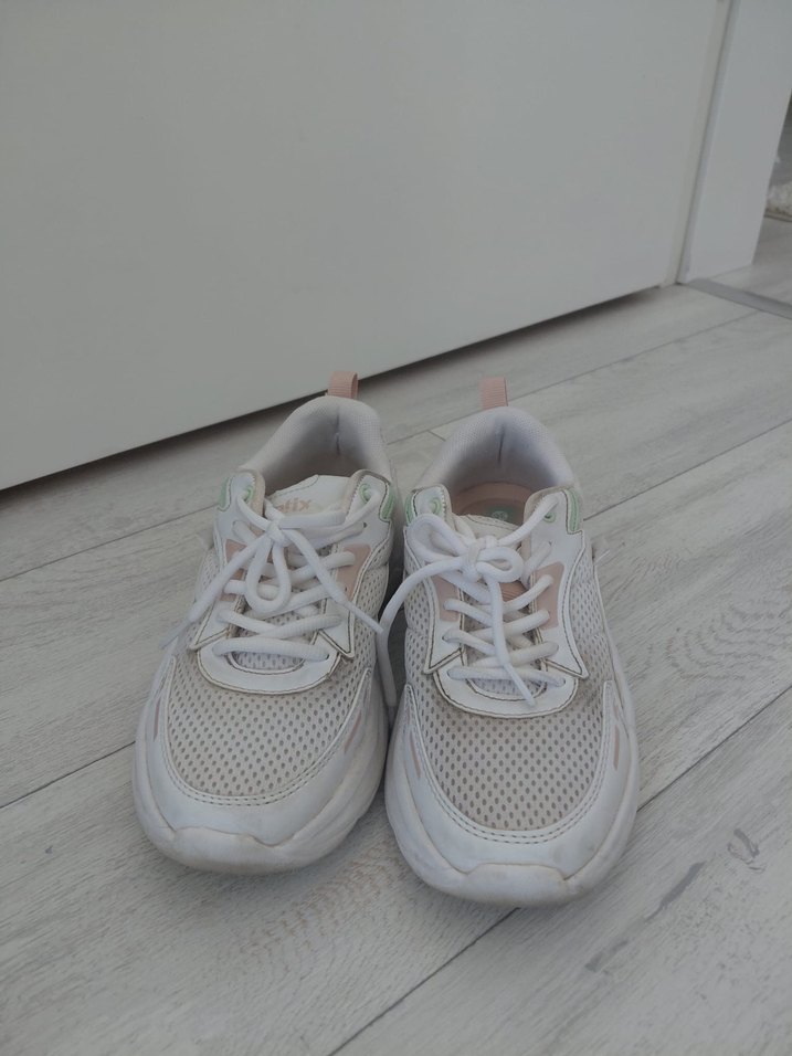Beyaz Bağcıklı Kadın Spor Ayakkabı - Görsel 2