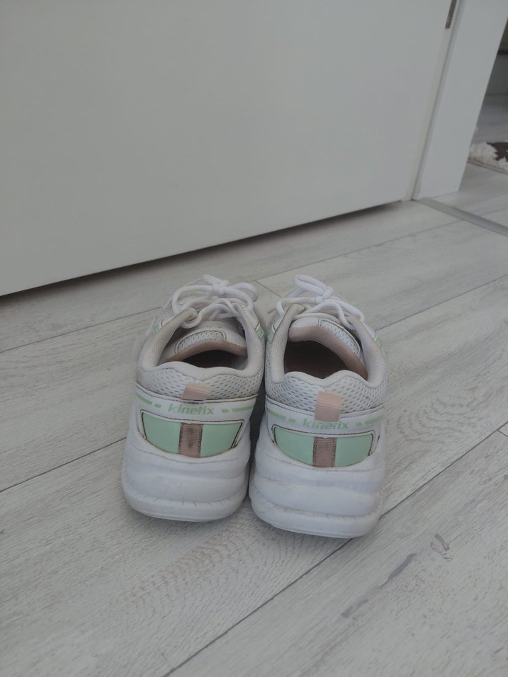 Beyaz Bağcıklı Kadın Spor Ayakkabı - Görsel 3