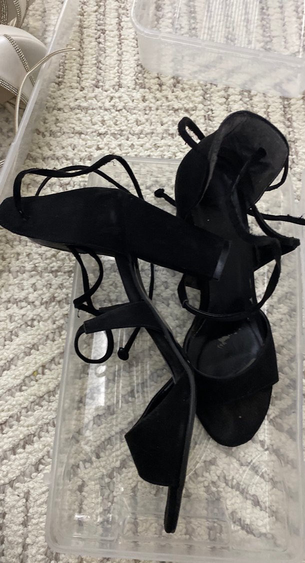 Siyah Tokalı Gotik İnce Topuklu Kadın Ayakkabı - Görsel 3