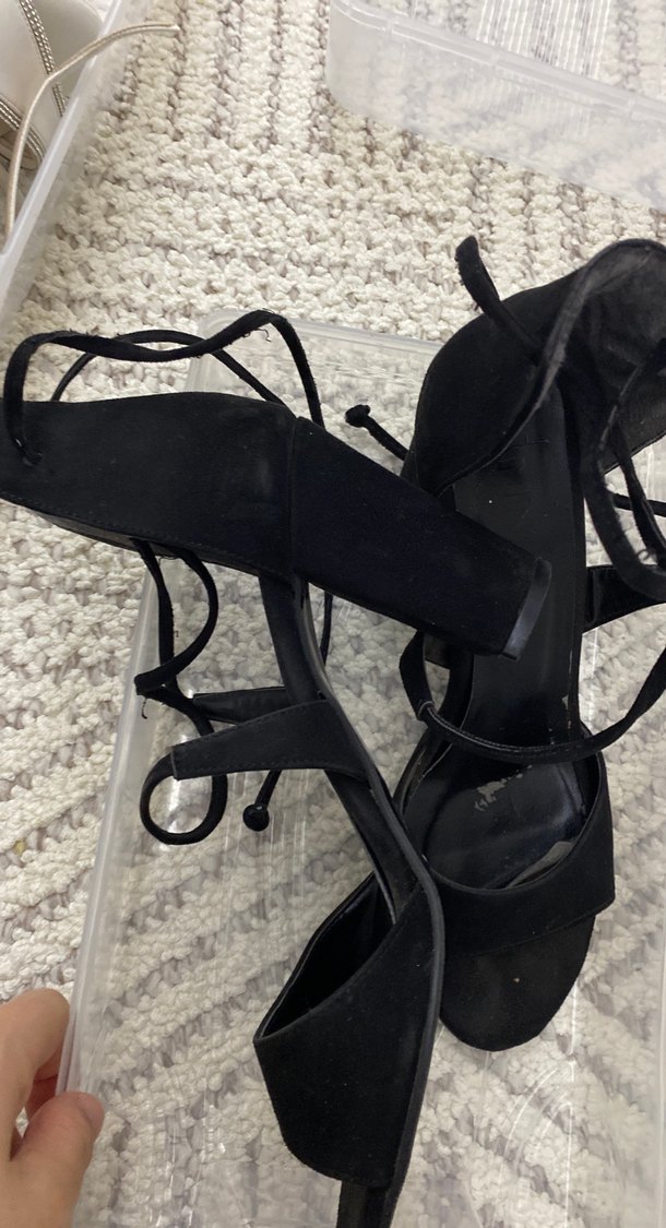 Siyah Tokalı Gotik İnce Topuklu Kadın Ayakkabı - Görsel 2