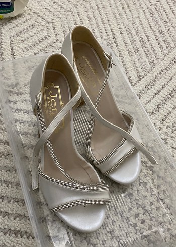 Gümüş İşlemeli Beyaz Yüksek Topuklu Kadın Ayakkabı - Görsel 3