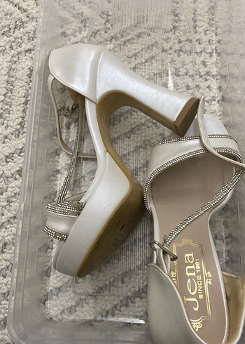 Gümüş İşlemeli Beyaz Yüksek Topuklu Kadın Ayakkabı - Görsel 2