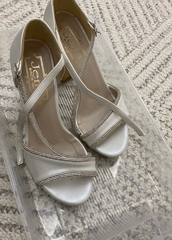 Gümüş İşlemeli Beyaz Yüksek Topuklu Kadın Ayakkabı - Görsel 4