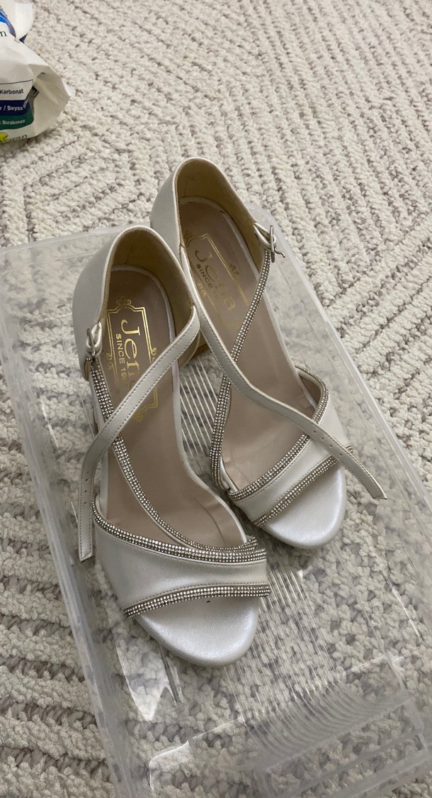 Gümüş İşlemeli Beyaz Yüksek Topuklu Kadın Ayakkabı - Görsel 3