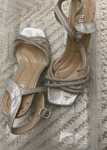 Gri Yılan Desenli Dolgu Topuklu Kadın Abiye Ayakkabı - Görsel 2