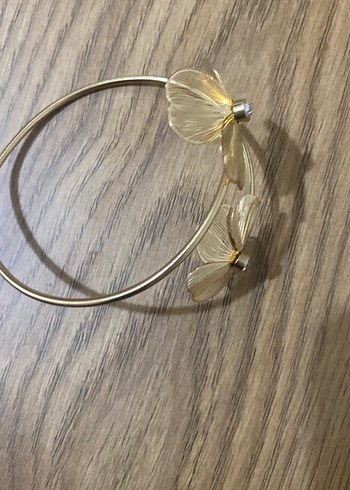 Altın Renkli Çiçek Desenli Kadın Bileklik - Görsel 2