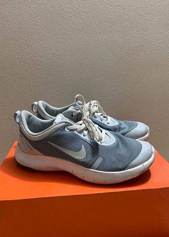 Nike Gri Nike Bağcıklı Spor Ayakkabı