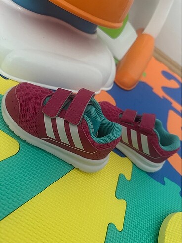 Adidas kız çocuğu spor ayakkabı