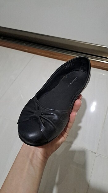 34 Beden Kız Çocuk Siyah Deri Babet
