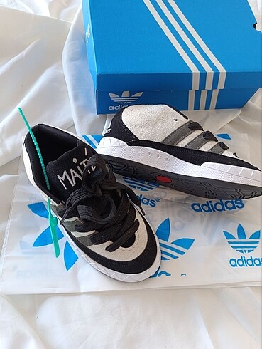 40 Beden siyah Renk Adidas  Adematic  Maité bej& siyah İndirimli!!!!!!??New COLLEC