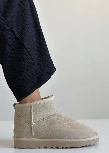 Yeni Sezon UGG Bot Bej
Üst kalite 
Logolu
Yıkanabilir - Görsel 3