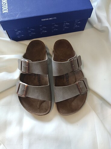 Bu ilanı alabilirsiniz?Birkenstock Arizona bayan terlik VİZON SÜ