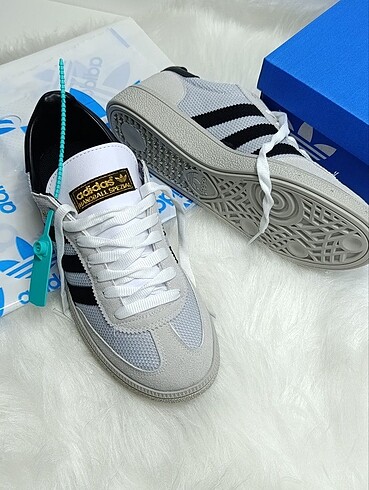 38 Beden Adidas handball special????Renk gri ????Hafif ergonomik iç taba