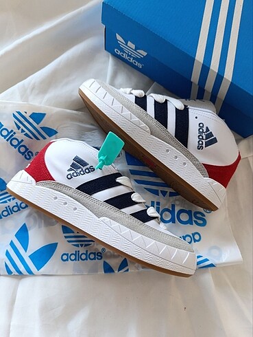 40 Beden beyaz Renk Adidas  Adematic  Maité beyaz&lacivert ??New COLLECTİON ?? İt