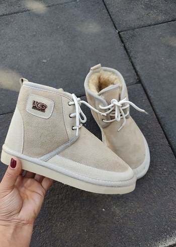 Ugg bağcıklı bot 

Ugg logosu mevcut - Görsel 5