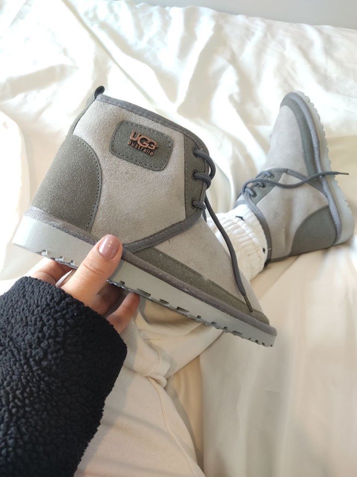 Ugg bağcıklı bot 

Ugg logosu mevcut 

Tam kalıp 
Kutusuz - Görsel 5