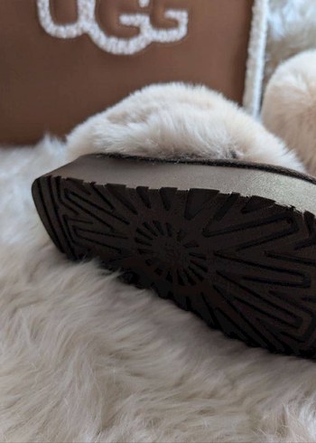 UGG TAZZELLE CHESTNUT
Üst kalite,
Platform taban : 4.5 cm - Görsel 5
