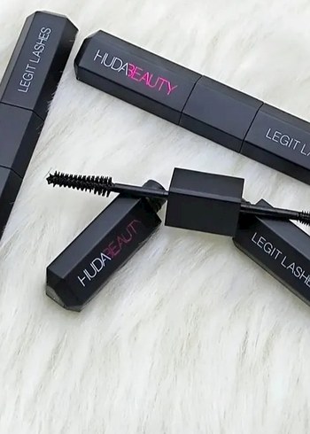 Huda Beauty Siyah Maskara