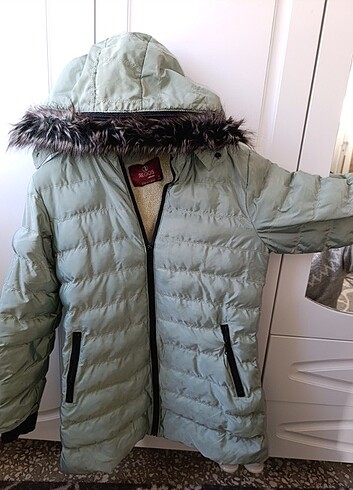 İçi yünlü kışlık su yeşili mont yepyeni S/M 14 15 16y unisex 