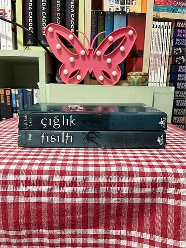 Hush Hush 1/2
