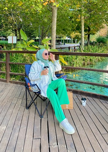 Yeşil ceket oversize isteyene pantolonu da satabilirim - Görsel 2