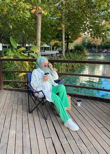 Yeşil ceket oversize isteyene pantolonu da satabilirim - Görsel 3