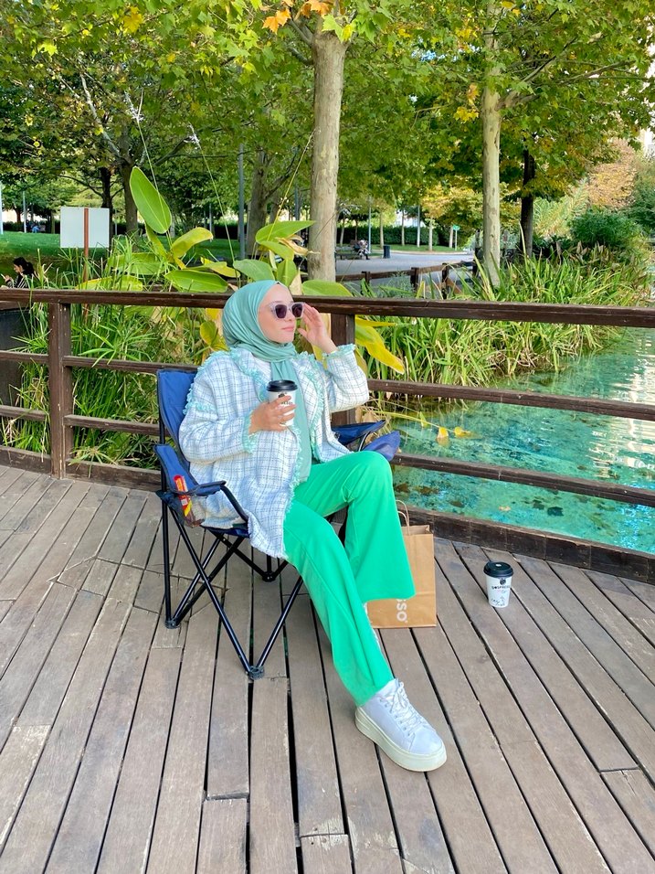 Yeşil ceket oversize isteyene pantolonu da satabilirim - Görsel 2