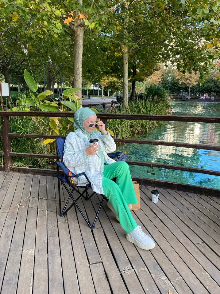 Yeşil ceket oversize isteyene pantolonu da satabilirim - Görsel 3