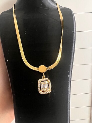 Beden Gold renk çelik baget kolye