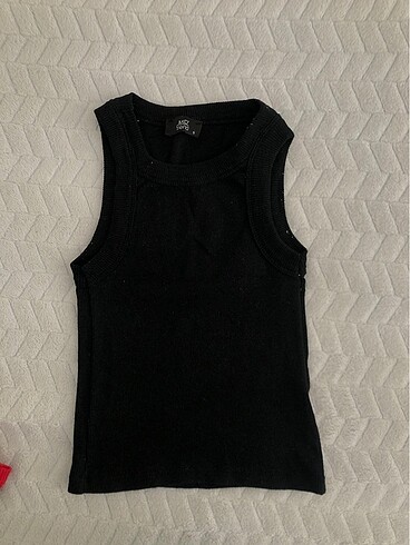 Siyah Crop