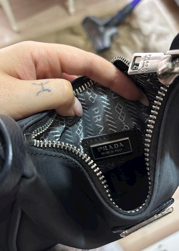 Prada Prada Siyah Deri Kadın Omuz Çantası