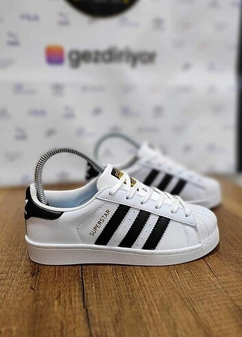 SUPERSTAR