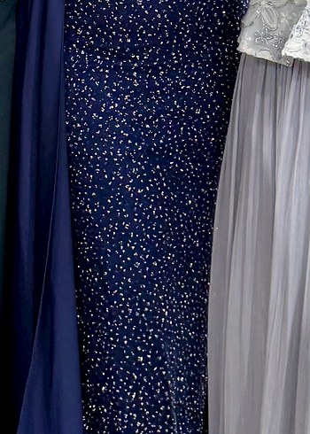 Lacivert taşlı yandan kuyruğu olan  Uzun Abiye Elbise - Görsel 2