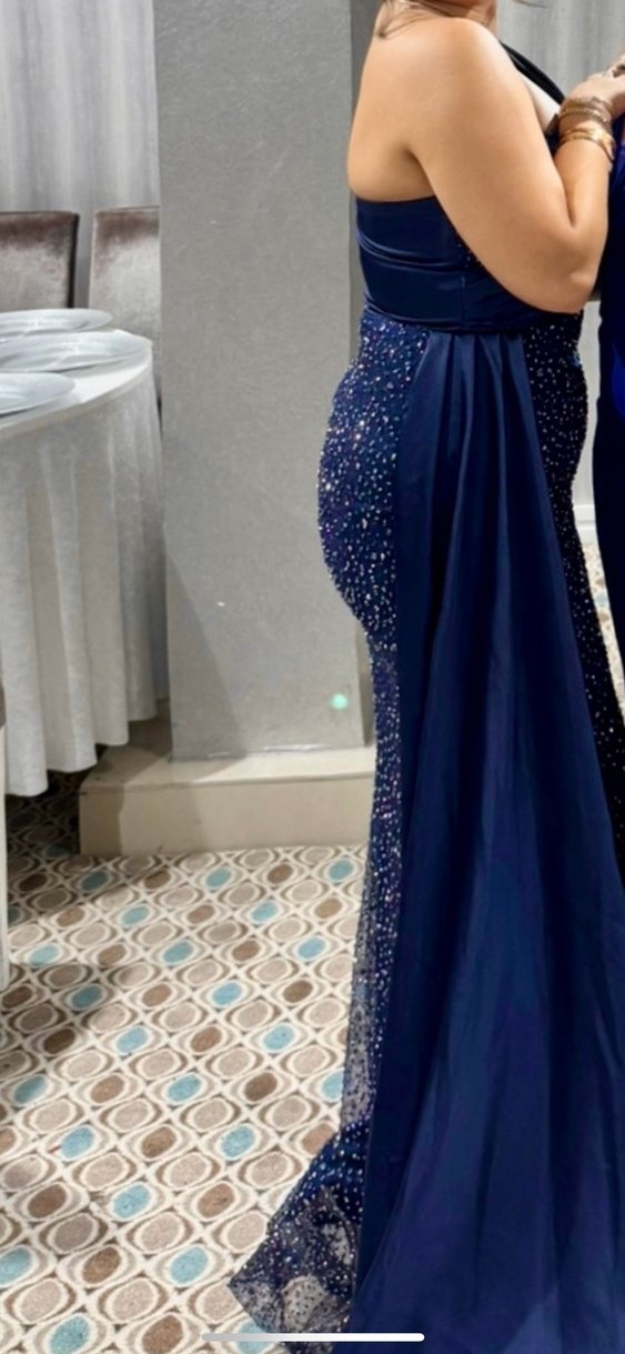 Lacivert taşlı yandan kuyruğu olan  Uzun Abiye Elbise - Görsel 3