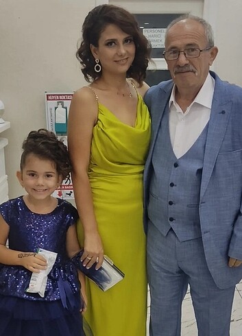 Yağ rengi şeyden sırt dekolteli elbise