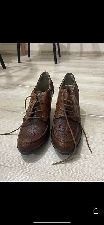 Kenneth Cole Kadın Topuklu Ayakkabı Kahverengi