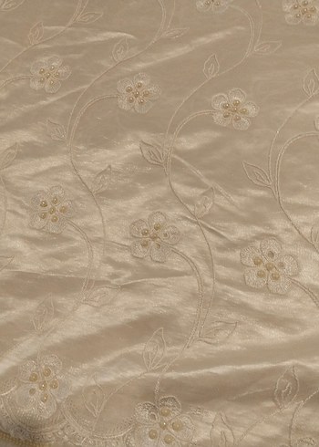 İşlemeli Parlak Beyaz Yatak Örtüsü - Görsel 2