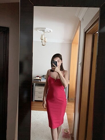 Pembe elbise