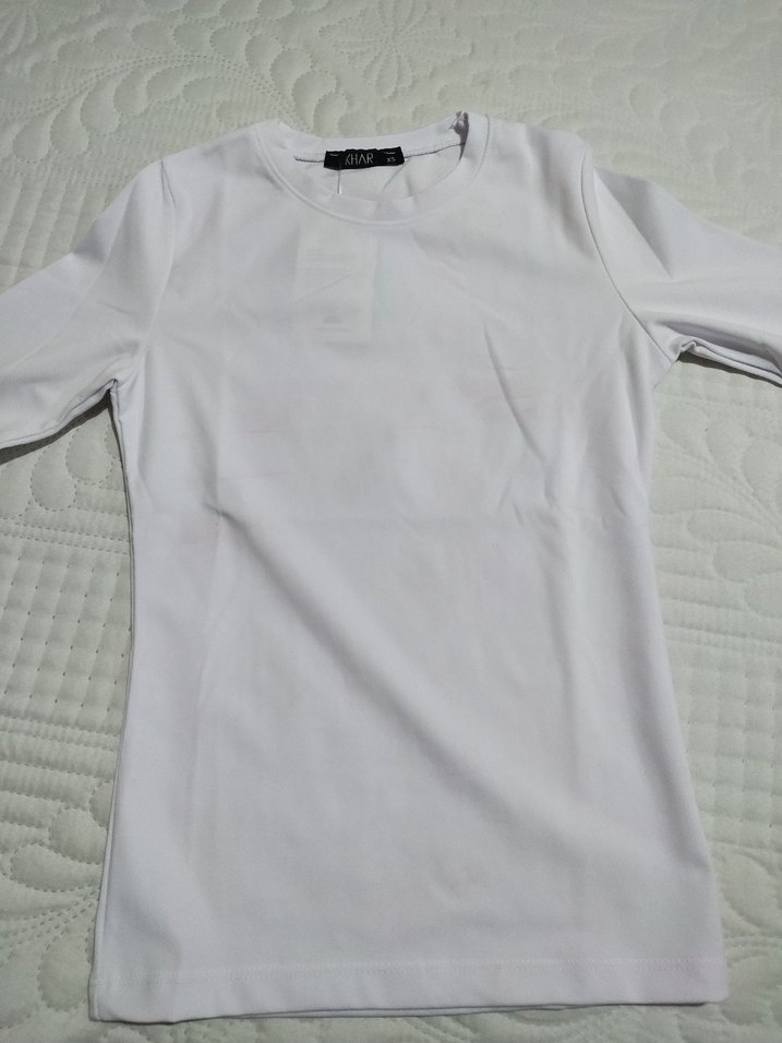 Düğmeli Beyaz V Yakalı Kadın Gömlek - Görsel 2