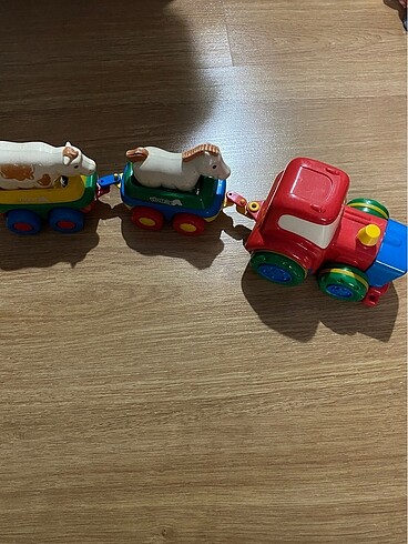 Oyuncak helikopter ve traktör