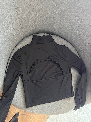 bershka sırt dekolteli crop