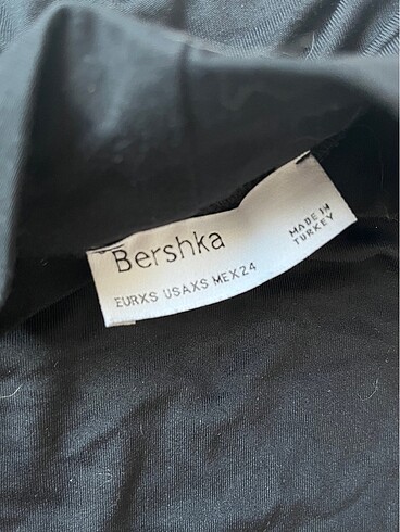 xs Beden bershka sırt dekolteli crop