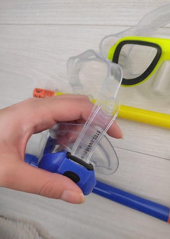 Renkli Yüzücü Maskeleri ve Şnorkel Seti - Görsel 2