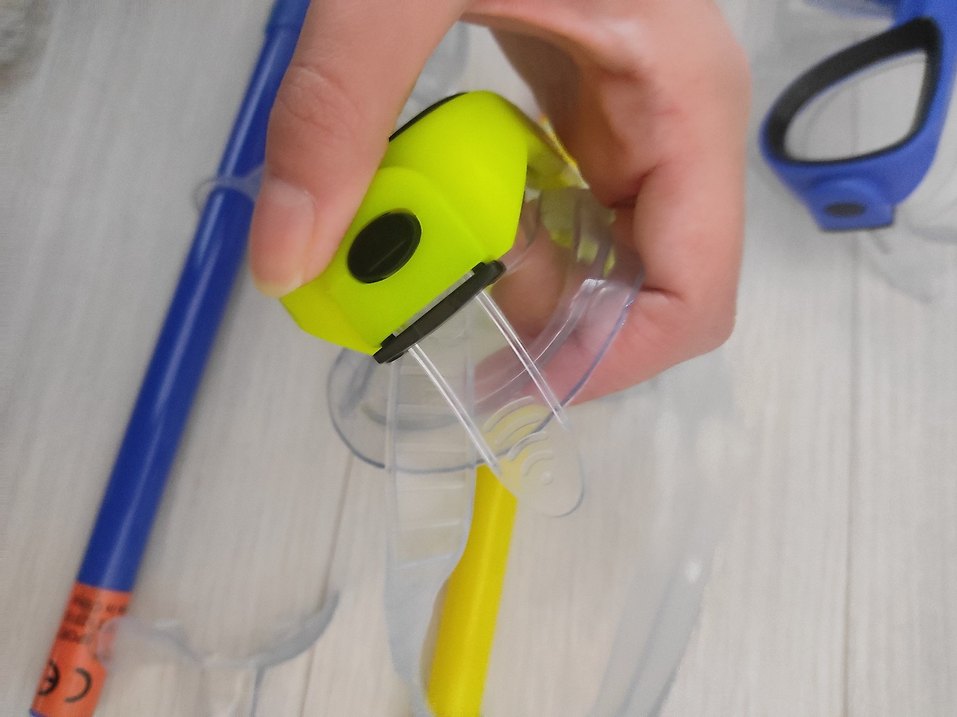 Renkli Yüzücü Maskeleri ve Şnorkel Seti - Görsel 3